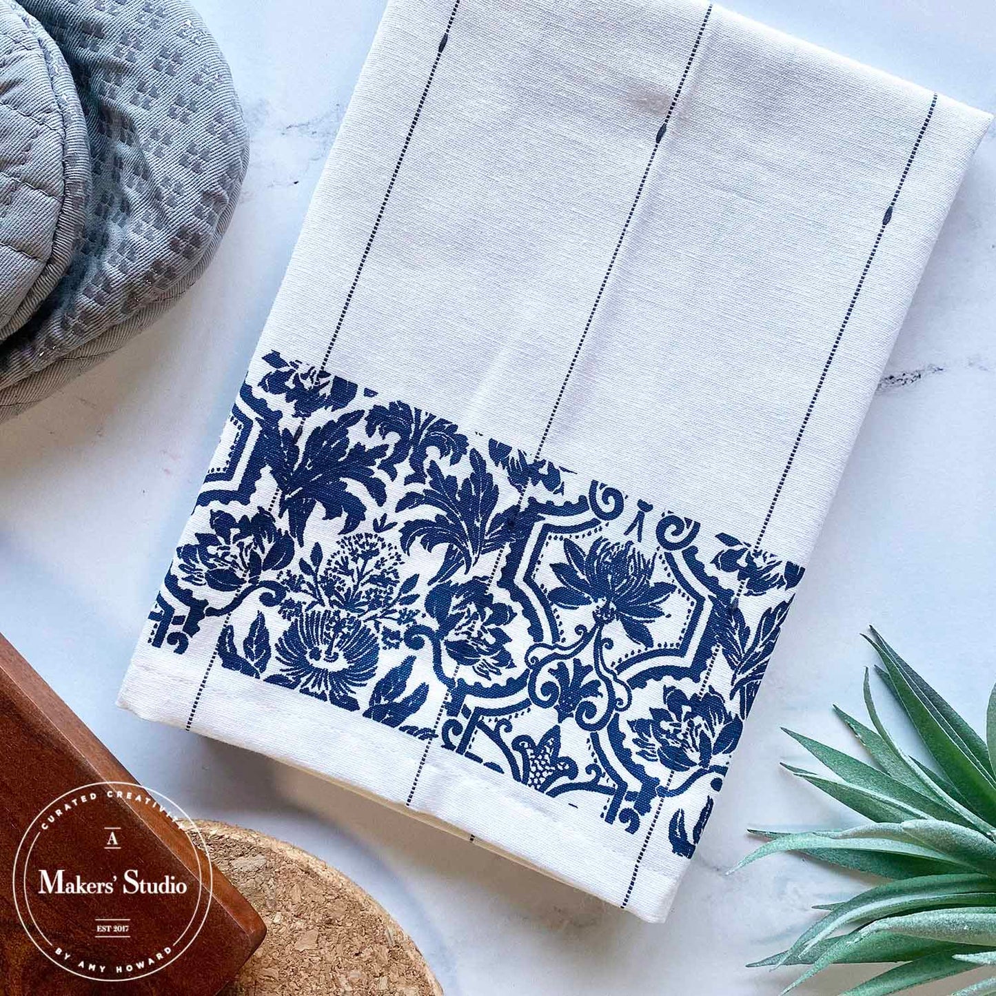 Stencils - A Makers Studio - Floral Damask - 12 x 12"