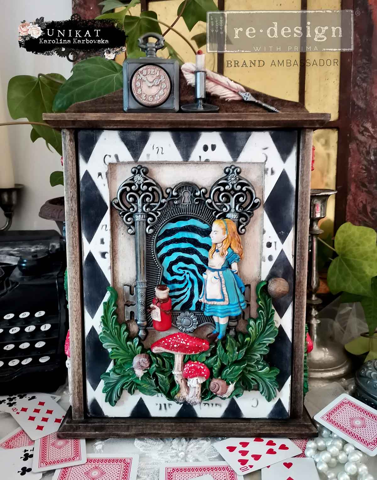 Decor Moulds - Redesign - Lost in Wonderland - Following Alice - 5"x8"