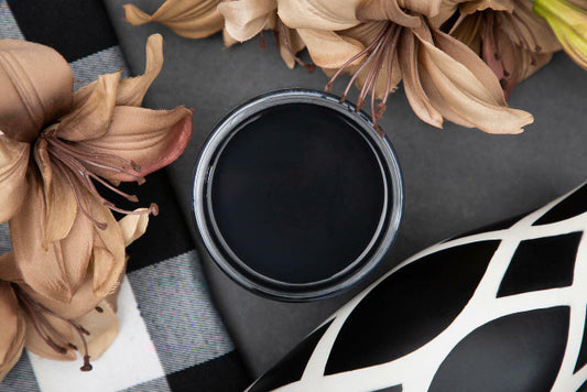 Dixie Belle - Chalk Mineral Paint - Caviar